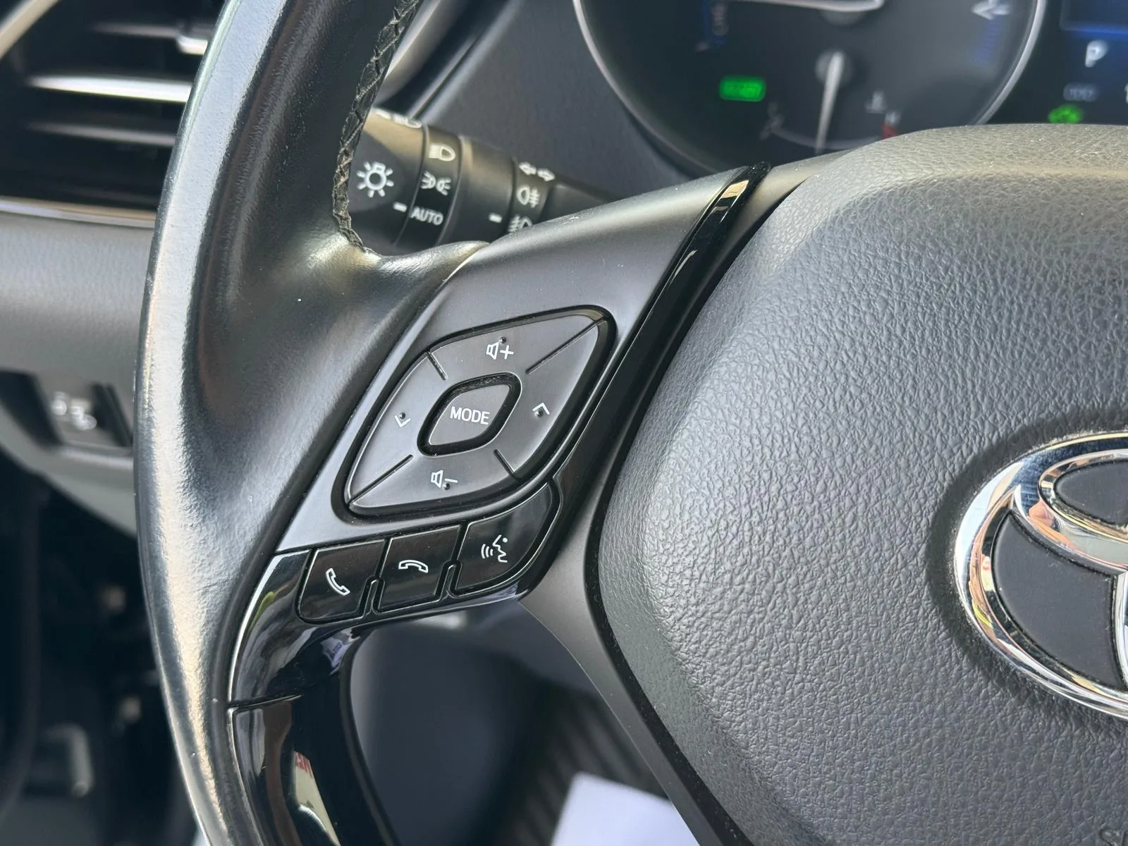 TOYOTA - CHR - Active thumbnail 7