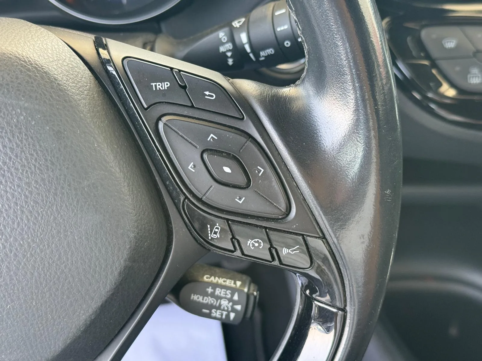 TOYOTA - CHR - Active thumbnail 8