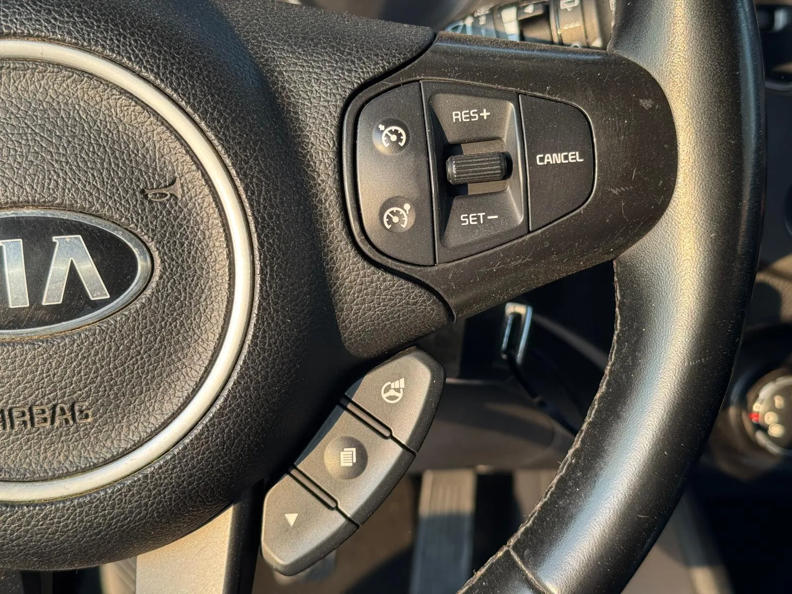 KIA - CARENS - 1.7 CRDi thumbnail 8