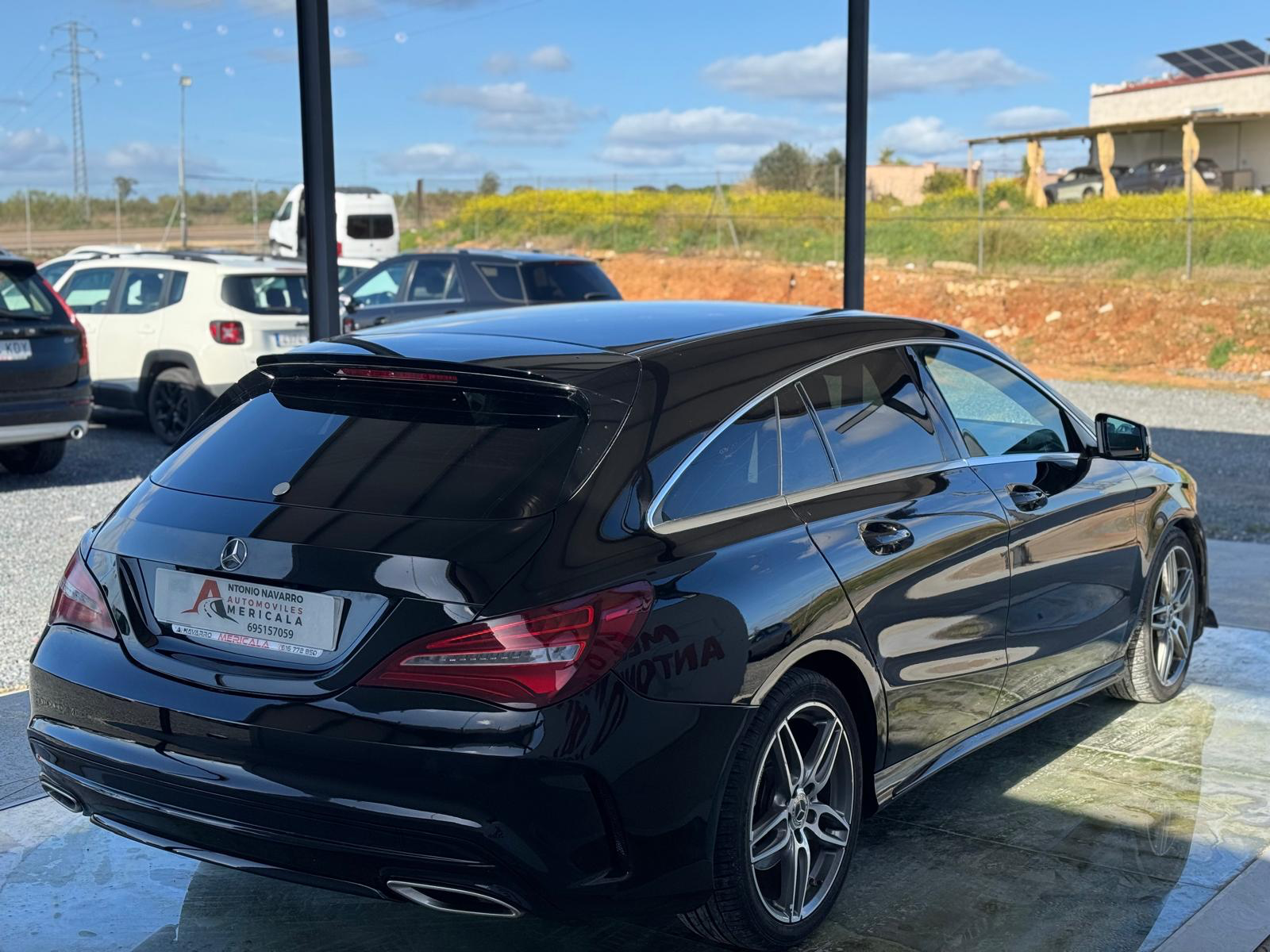 Mercedes- Benz CLA 200d - Shooting Brake - AMG line thumbnail 3