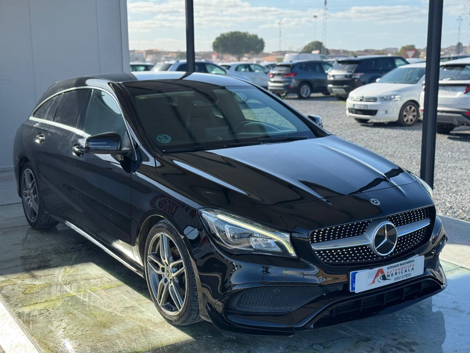 Mercedes- Benz CLA 200d - Shooting Brake - AMG line thumbnail 4