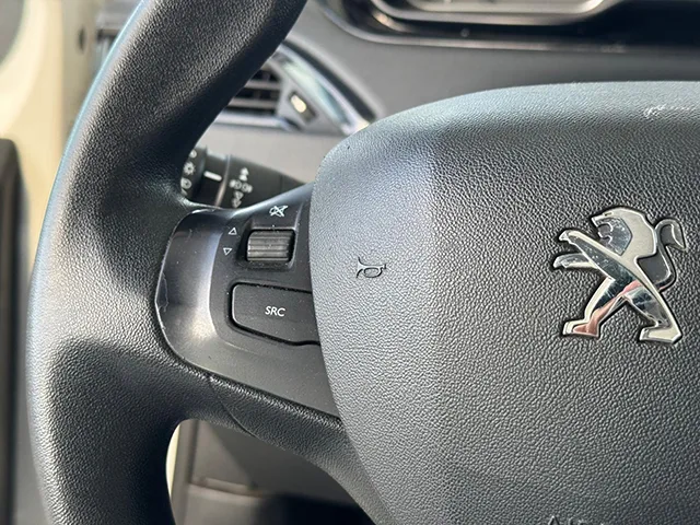 Peugeot 208 1.6 HDi 100 cv thumbnail 5