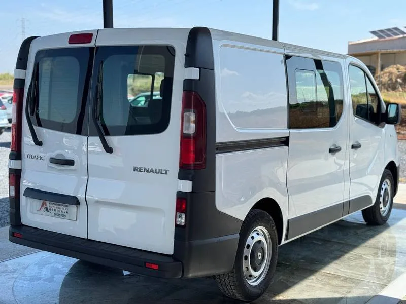 Renault Trafic 2.0d 120 cv thumbnail 3