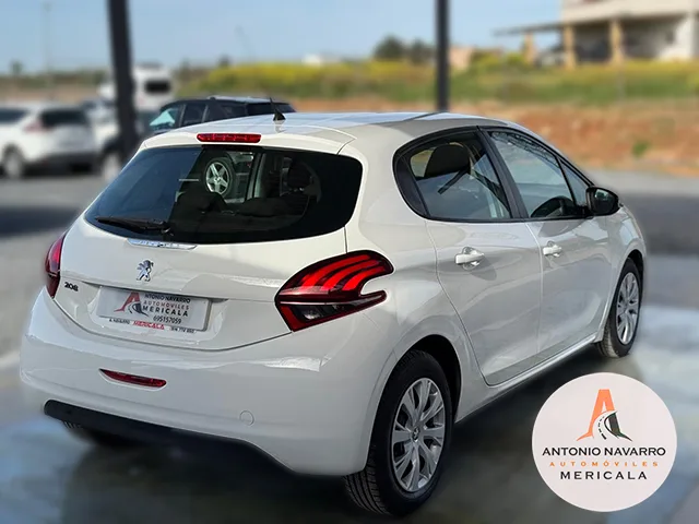 Peugeot 208 1.6 HDi 100 cv thumbnail 3