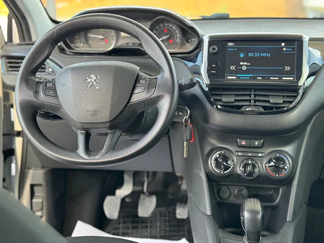 Peugeot 208 1.6 HDi 100 cv thumbnail 10