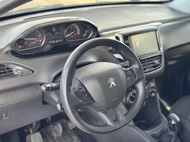 Peugeot 208 1.6 HDi 100 cv thumbnail 9